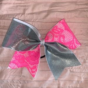 Cheer bow